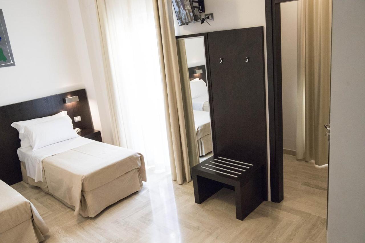 Albergo Cantiani Ancona Bagian luar foto